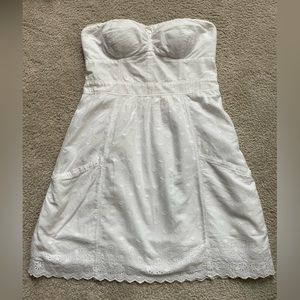 White eyelet cotton women’s 12 dress with pockets